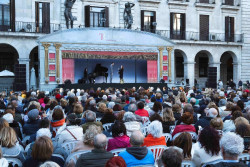 La Carroza del Teatro Real ofrece hoy un concierto l&iacute;rico en la Plaza Porticada