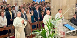 La catedral de Santander acoge la ordenaci&oacute;n de tres nuevos presb&iacute;teros