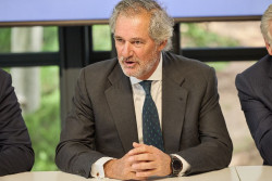 La comisi&oacute;n de investigaci&oacute;n del Parlamento mantiene la citaci&oacute;n del presidente de Acciona pese al rechazo de la empresa