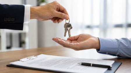 La compraventa de vivienda por extranjeros cae un 13% en el primer semestre, seg&uacute;n los notarios