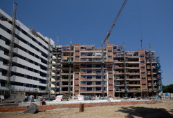 La compraventa de viviendas cay&oacute; un 11,8% en mayo, pero el precio subi&oacute; un 8,8%, seg&uacute;n los notarios