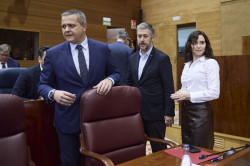 La Comunidad acusa a S&aacute;nchez de pretender que los madrile&ntilde;os "paguen" su "regularizaci&oacute;n masiva" de migrantes