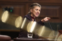 La comunista Yolanda D&iacute;az enfadada porque no cuela su intento de legalizar a los Okupas con el cebo de las pensiones