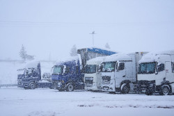 La DGT levanta parcialmente la prohibici&oacute;n de circular a camiones en carreteras de CyL, Galicia y C-LM