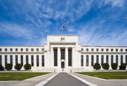La Fed cumple con el guion y recorta los tipos en 25 puntos básicos tras mantenerlos congelados desde enero
