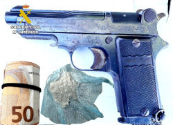La Guardia Civil detiene a un hombre en Hazas de Cesto con una pistola, cocaína y dinero
