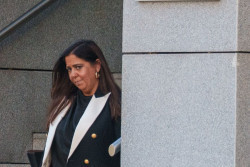 La jueza que investig&oacute; al hermano de S&aacute;nchez dice que se sinti&oacute; perseguida por un exjuez ligado a la `trama Leire`