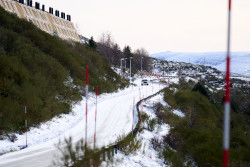 La nieve obliga a cadenas en La S&iacute;a, Palombera, Lunada y Alto Campoo