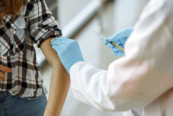 La OMS añade una vacuna contra el virus del papiloma humano de dosis única