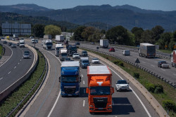 La operaci&oacute;n salida de Semana Santa deja retenciones en v&iacute;as de Madrid, Barcelona, Valencia, M&aacute;laga o Sevilla