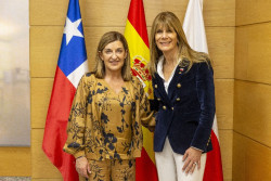 La presidenta de Cantabria recibe a la ministra de Energ&iacute;a de Chile