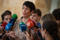 La presunta ministra Elma Saiz culpa al PP, que no gobierna, de la cat&aacute;strofe de Ceuta y de tener las fronteras abiertas 