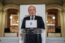 La RAE analizar&aacute; con "rigor" las cr&iacute;ticas de P&eacute;rez-Reverte y no descarta corregir defectos de funcionamiento