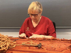 La Real F&aacute;brica de Tapices inicia la restauraci&oacute;n de tres alfombras del Teatro Real elaboradas en 1997