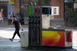 La rebaja fiscal del gas&oacute;leo subir&aacute; a 20 c&eacute;ntimos el pr&oacute;ximo martes tras dispararse su precio en julio