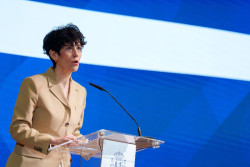 La regularizaci&oacute;n de Sanchez de migrantes que no ser&aacute;n admitidos en la UE arranca este jueves de forma telem&aacute;tica y el d&iacute;a 20 de abril de manera presencial