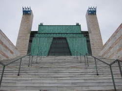 La representación de la obra teatral `Entre bobos anda el juego` en el Palacio de Festivales se aplaza al 15 de enero