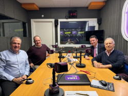 La tertulia de Claudio Acebo y las ausencias de los Reyes Juan Carlos y Doña Sofia en la jura de la Constitución de su nieta Doña Leonor. Carlos Magdalena