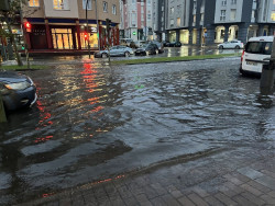  La tromba de agua de anoche en Santander deja m&aacute;s de 20 litros por metro cuadrado en una hora