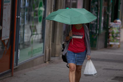 Las temperaturas bajarán mañana en casi toda España y Cantabria estará en riesgo por lluvias y tormentas
