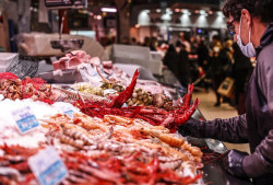 Los alimentos navide&ntilde;os suben un 10% en menos de un mes, liderados por percebes, almejas y pularda