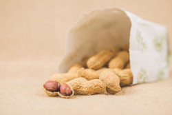 Los cacahuetes, las hierbas y las especias pueden tener un impacto positivo en el microbioma intestinal