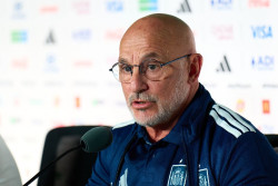 Luis de la Fuente: "La actuaci&oacute;n del otro d&iacute;a no invita a hacer cambios"
