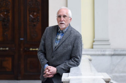 Luis Mateo Díez publica `El vigía de las esquinas` sobre una ciudad sin ley y habla de Mazón como "petardo de señor"