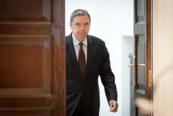 Luis Planas cree que el PP tiene una "obsesión" con la moción de censura y es falso se quiere elecciones generales