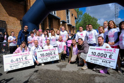 M&aacute;s de 6.000 personas se citan en la marcha solidaria contra el c&aacute;ncer `Luchamos por la Vida` en Los Corrales