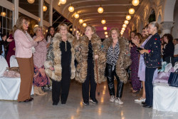 M&aacute;s de 70 mujeres participan en el desfile y la gala contra el c&aacute;ncer de mama en Santander