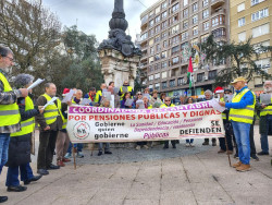 Pensionistas reivindican con villancicos unas pensiones "dignas"