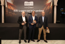 P&eacute;rez-Reverte inaugura `1936: La guerra que todos perdimos`: "Si no podemos hablar de qu&eacute; pas&oacute;, tenemos un problema"