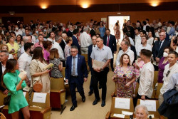 Pesquera anima a la XLVI promoci&oacute;n de graduado en Medicina a ejercer la profesi&oacute;n con "vocaci&oacute;n, dignidad y respeto"