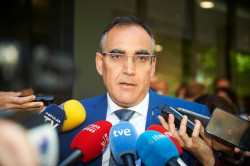 Pesquera intenta justificar  el cese del director del Banco de Sangre a "nuevas" l&iacute;neas de trabajo adicional", pero no dice cuales...