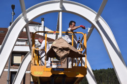 Piélagos limipia, sanea y pinta los arcos de Parbayón