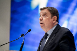 Planas pide a Bruselas m&aacute;s fondos para la pesca y sanciones a los pa&iacute;ses que excedan la cuota autorizada