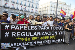 Regularizaci&oacute;n Ya pide que se informe sobre la regulaci&oacute;n de migrantes "en varios idiomas y por canales oficiales"