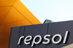 Repsol remonta a m&aacute;ximos en Bolsa tras ganar 1.899 millones en 2025 y disparar retribuci&oacute;n a sus accionistas