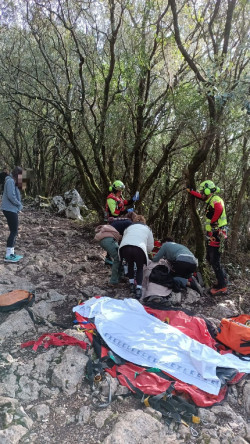  Rescatada en helic&oacute;ptero una mujer de Vitoria que sufri&oacute; un ataque epil&eacute;ptico en el monte Buciero de Santo&ntilde;a y la llevan al aeropuerto