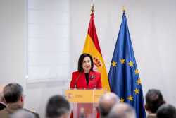 Robles defiende el v&iacute;nculo transatl&aacute;ntico, pero pide una OTAN en la que EEUU "respete y no haga de menos" a los aliados