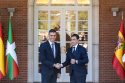  S&aacute;nchez concede la gesti&oacute;n de los aeropuertos vascos a trav&eacute;s de un &oacute;rgano bilateral Euskadi-Estado y as&iacute; le votar&aacute;n