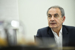 S&aacute;nchez defiende a Zapatero el joyas 