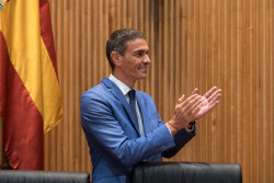 S&aacute;nchez dice que trabaja "por y para Ceuta" pero no devuelve a los invasores a su pa&iacute;s