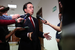 S&aacute;nchez ordena  reabrir la embajada  en Teher&aacute;n para apoyar un pa&iacute;s que asesina. a sus ciudadanos 