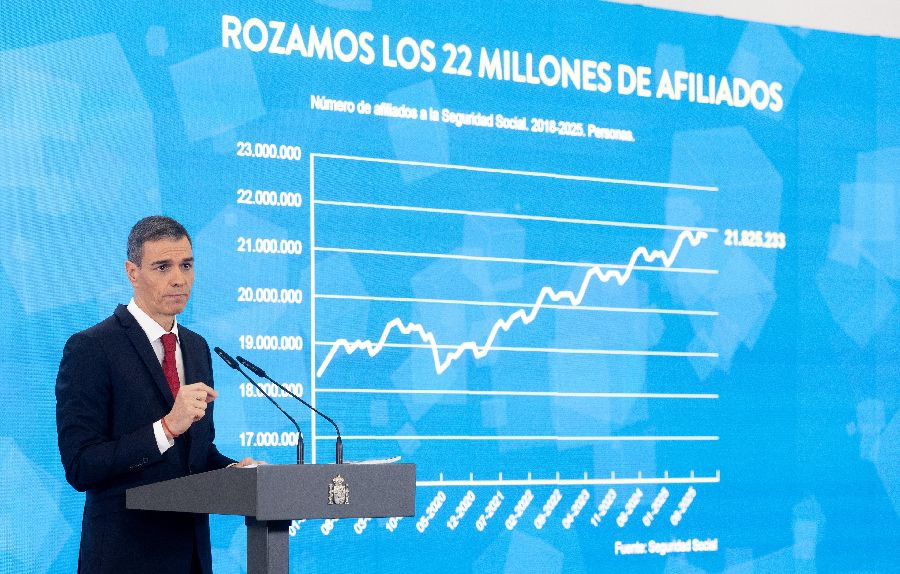 S&aacute;nchez vive en otra realidad virtual cuando tiene que dimitir