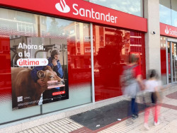 Santander recompra casi 12 millones de acciones en la jornada previa a la suspensi&oacute;n de su programa