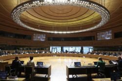 Solo tres paises de la   UE   se suman a la propuesta de S&aacute;nchez  a imponer sanciones contra Israel y Alemania lo ve  "inadecuado"