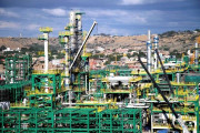 S&P retira la "revisi&oacute;n especial" a la petrolera estatal Petroper&uacute; y confirma su `rating` en `B-`