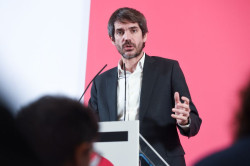 Sumar acepta el env&iacute;o de tropas espa&ntilde;olas a Ucrania para un "cese al fuego" bajo el mandato de la ONU